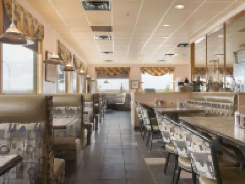 Super 8 by Wyndham Drayton Valley Hotels in Drayton Valley