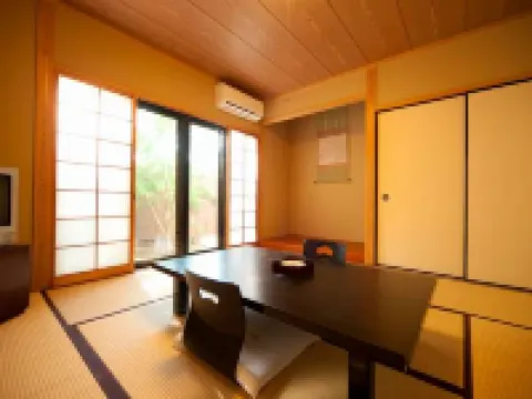 御宿 温川温泉 鄰近金鱗湖的酒店