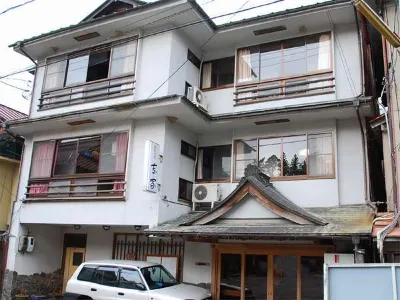保養旅館 京家 川床 - 長門湯本溫泉附近的飯店