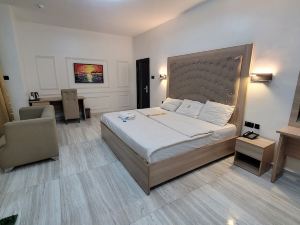 The Charis Hotel & Suites