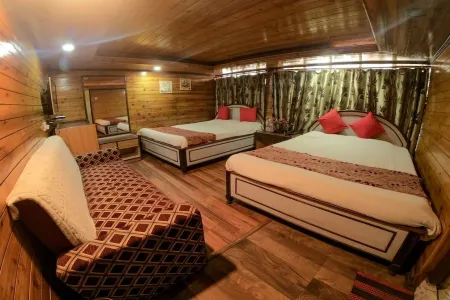 Goroomgo Broadway Annexe Darjeeling Отели рядом с достопримечательностью «Гум Монастери»