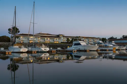 The Marina Inn on San Francisco Bay - parking
