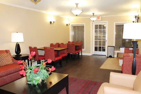 MainStay Suites Las Vegas Convention Center Отели рядом с достопримечательностью «Центр Конвенции Лас-Вегаса»