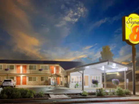 Super 8 by Wyndham Alturas Hoteles en Condado de Modoc