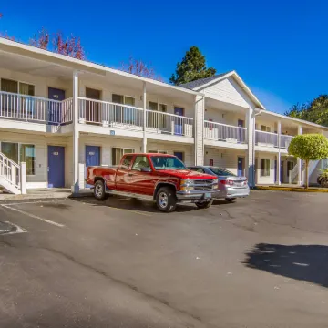 Motel 6 Portland, or Mall 205 Hotels near Mount Tabor Park
