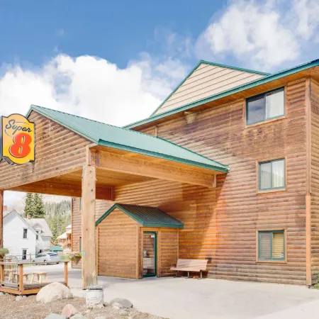 Super 8 by Wyndham Cooke City Yellowstone Park Area