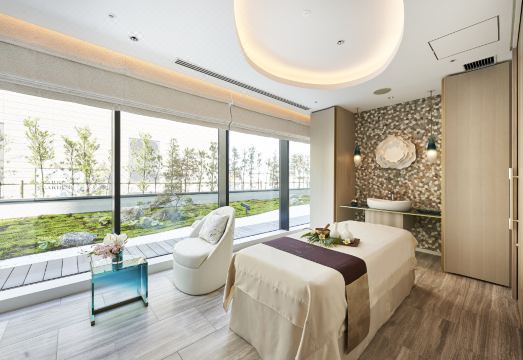 센타라 그랜드 호텔 오사카의 고급스러운 레스토랑