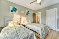 Elegant Detroit Home w/ Yard ~ 5 Mi to Dtwn! Hoteles cerca de Detroit Station
