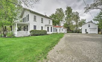Romantic Country Apt by Lake Erie and Wineries!