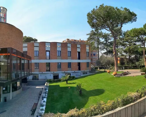 Kolping Hotel Casa Domitilla ヌオーヴァ・ヴィラ・デイ・チェーザリ周辺のホテル