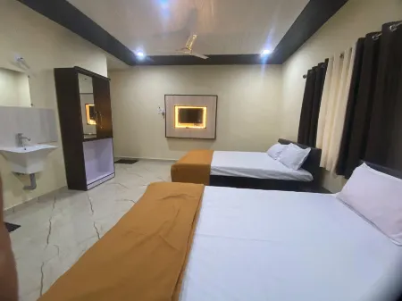 Sea Shell Beach Resort Отели в г. Дивеагар