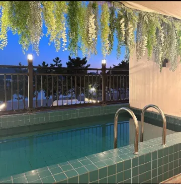 Ecopool House