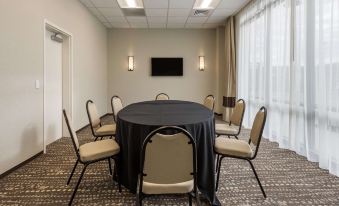 Comfort Inn & Suites Pittsburgh-Northshore