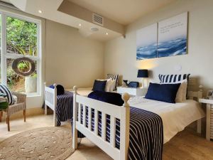 Cozy Room with Stunning Ocean View in Herolds Bay, South Africa