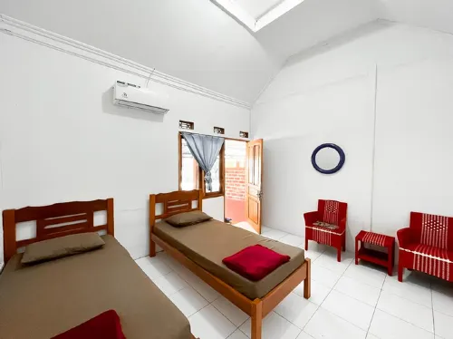 Penginapan AA Bungsu 1 Syariah Ciletuh Hotels in Ciemas