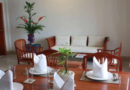 럭스 리버사이드 호텔 전경