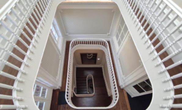 Flag Design Hotel - Housity