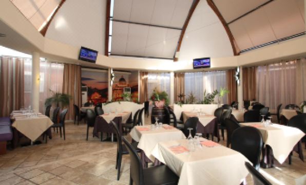 Hotel Star - Housity