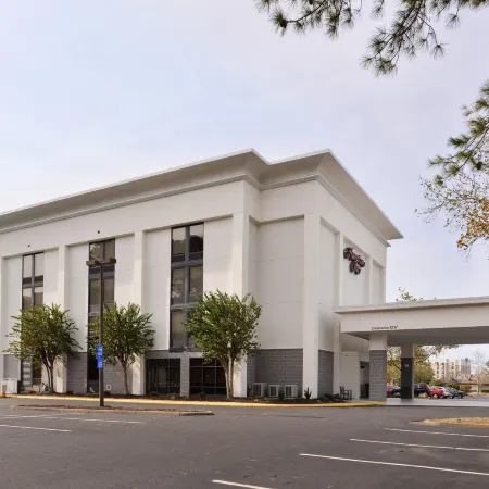 Hampton Inn Norfolk/Virginia Beach Отели рядом с достопримечательностью «Регентский университет»