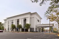 Hampton Inn Norfolk/Virginia Beach Hotel dekat ECPI University