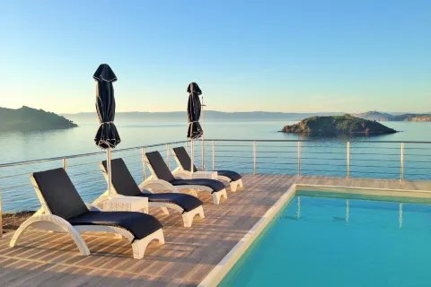 Eleia Seafront Rooms & Villas