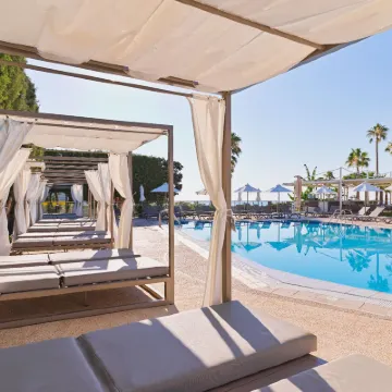Leonardo Crystal Cove Hotel & Spa – Adults Only Hotels near Tiny Beach