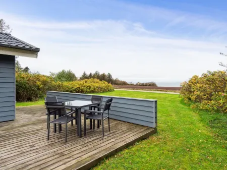 "Luchia" - 200m to the Fjord