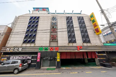 Suwon (Paldalmun) Herb Отели рядом с достопримечательностью «Hwaseong Haenggung»