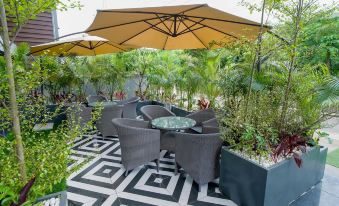 Saltstayz Select - Golf Course Road & Sector 57
