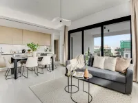 Sanders Premier - Lovely 2 Bdr. Apt. with Balcony