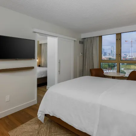 Sheraton Suites Market Center Dallas Отели рядом с достопримечательностью «Вокзал Мокингбёрд»