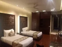 Kings Cliff Hotel 스리 묵처 사히브 호텔