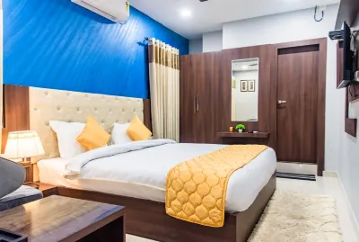 Hotel Divine Paradise Hotels near DU park