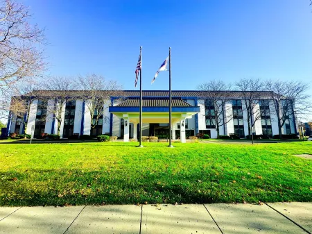 Hampton Inn Chicago/Naperville Near Niu Conference Center Отели рядом с достопримечательностью «Нейпер Сетлемент»