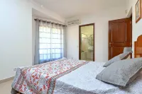 Spacious 4 Bedroom Villa, Private Pool, Free Air Conditioning and Wifi