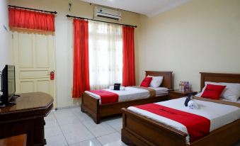 RedDoorz Plus Near Stadion Wijaya Kusuma