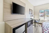 Red Roof Inn & Suites Fayetteville - Fort Bragg