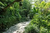 Pramana Giri Kusuma Hotel dekat Rumah Joglo - The Heartbreak & Harmony Homestead