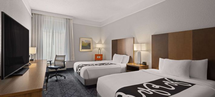 La Quinta Inn and Suites by Wyndham at WaTiki Waterpark Hoteles en Condado de Pennington