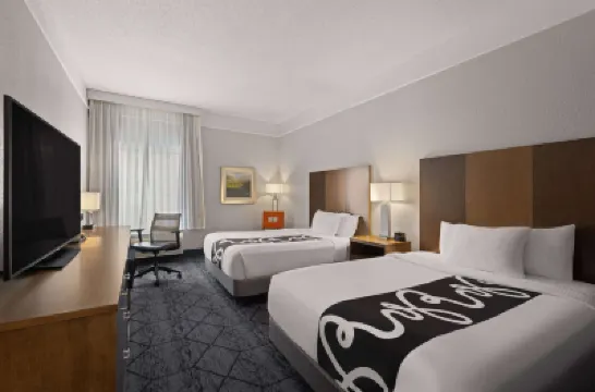 La Quinta Inn and Suites by Wyndham at WaTiki Waterpark Hotel a 