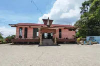 As Resto,Café & Hotel Mitra RedDoorz Hotels in Sikeben