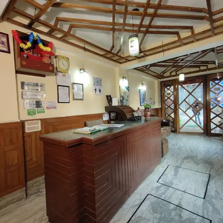 Jain Group Hotel Potala Отели рядом с достопримечательностью «Храм Хануман-Ток»