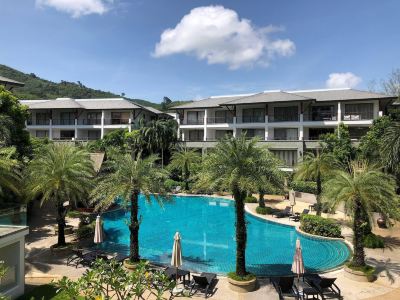 Beachfront 3Br Luxe Plunge Pool on Naithon Beach
