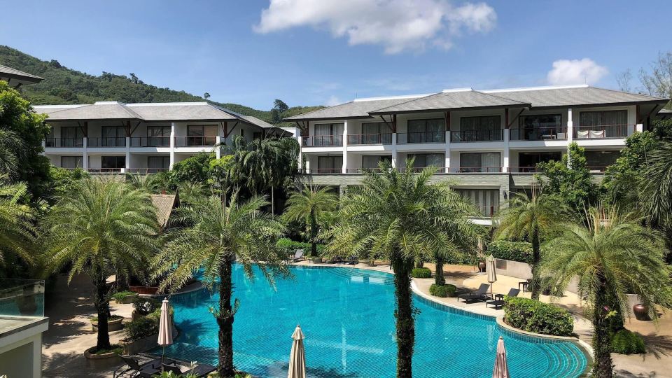 Beachfront 3Br Luxe Plunge Pool on Naithon Beach