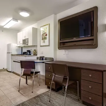 Motel 6 Saskatoon, SK