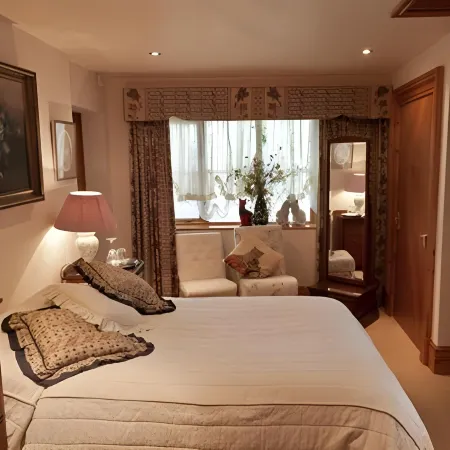 Little Red Rooster Rest and Spa