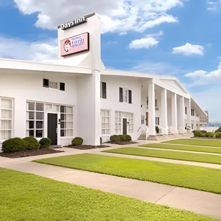 Days Inn by Wyndham Kill Devil Hills Oceanfront - Wilbur