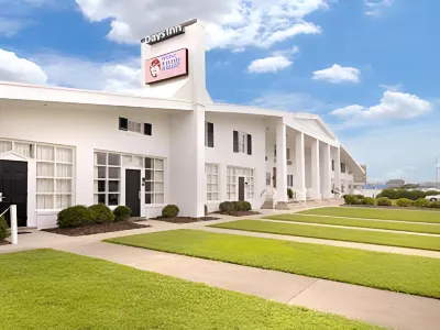 Days Inn by Wyndham Kill Devil Hills Oceanfront - Wilbur Hotels in Kill Devil Hills