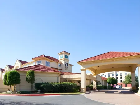 La Quinta Inn & Suites by Wyndham Alexandria Airport