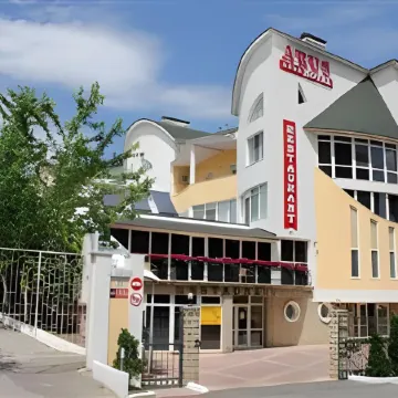 Villa Arus Отели рядом с достопримечательностью «Триумфальная Арка»